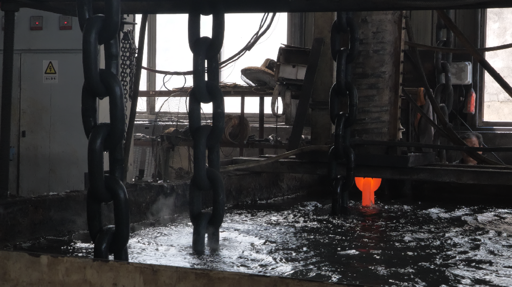 The Science of Heat Treatment: Why It Matters for Lifting Chain Strength